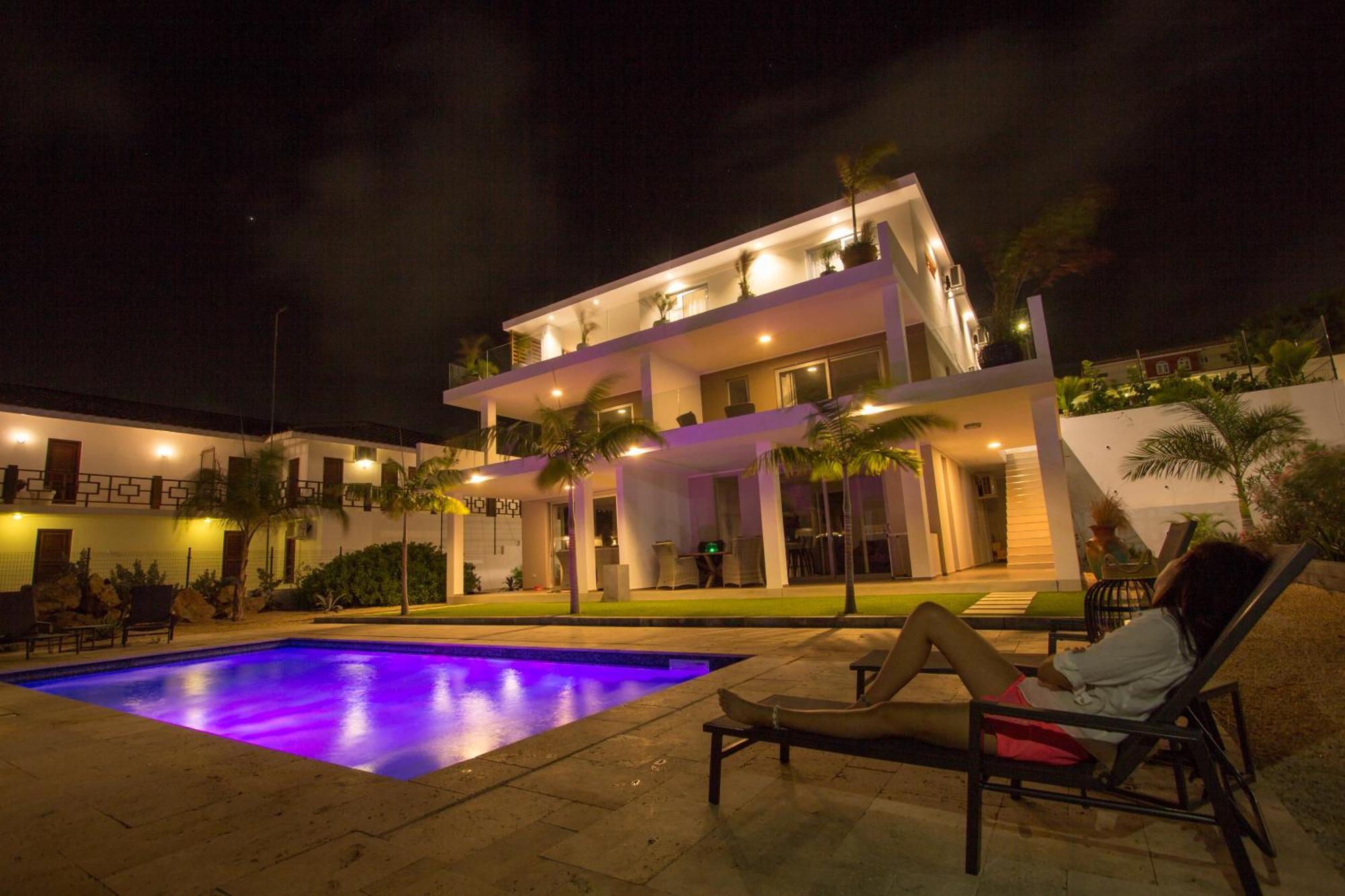 Goudhaen Luxury Private Apartments Jan Thiel Beach Ngoại thất bức ảnh
