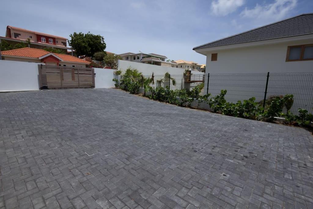 Goudhaen Luxury Private Apartments Jan Thiel Beach Ngoại thất bức ảnh